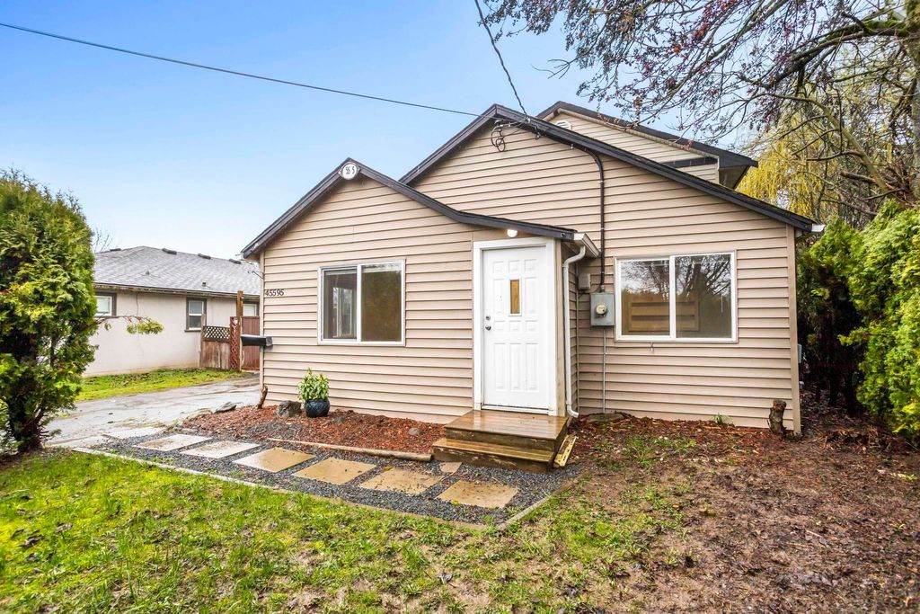 Photo of 45595 Lewis Avenue, Chilliwack, BC V2P 3C7 (MLS # R3097102)