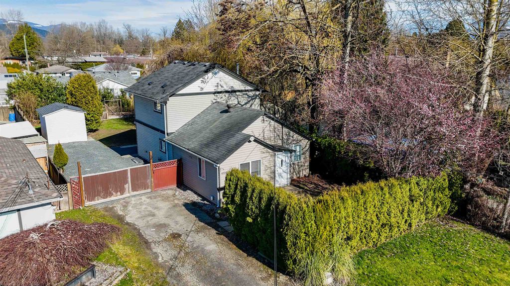 Photo of 45595 Lewis Avenue, Chilliwack, BC V2P 3C7 (MLS # R3097102)