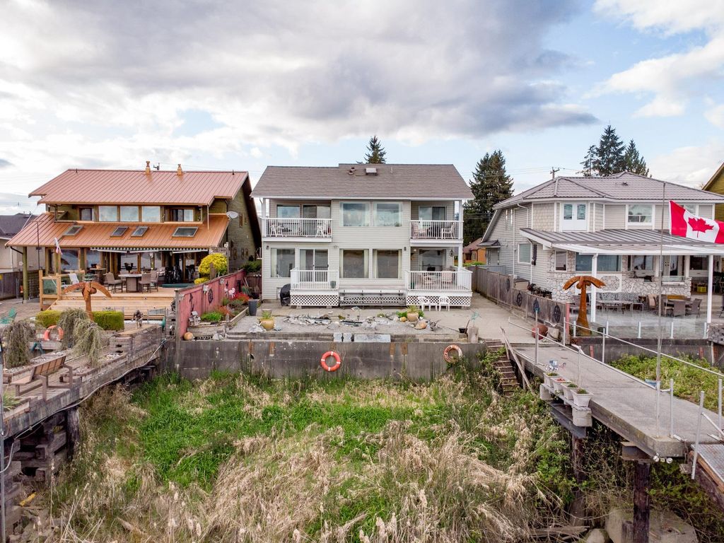 Photo of 20346 Wharf Street, Maple Ridge, BC V2X 1Z3 (MLS # R3110255)