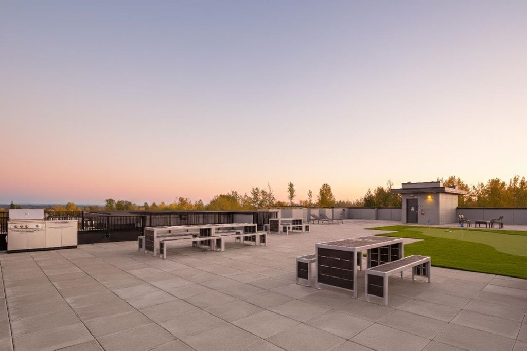 listing image 1102643895345588408