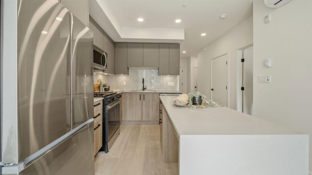 listing image 1105145223796501442