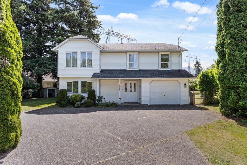 Photo of 45322 Balmoral Avenue, Chilliwack, BC V2R 2M4 (MLS # R3130954)