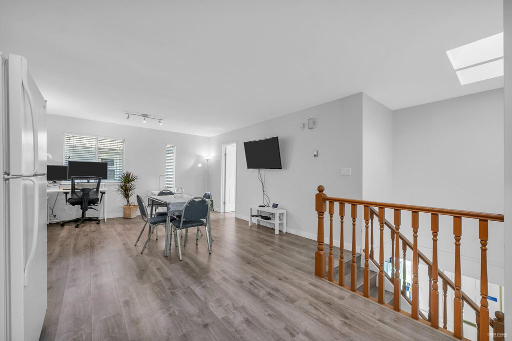 listing image 1104432834290101919