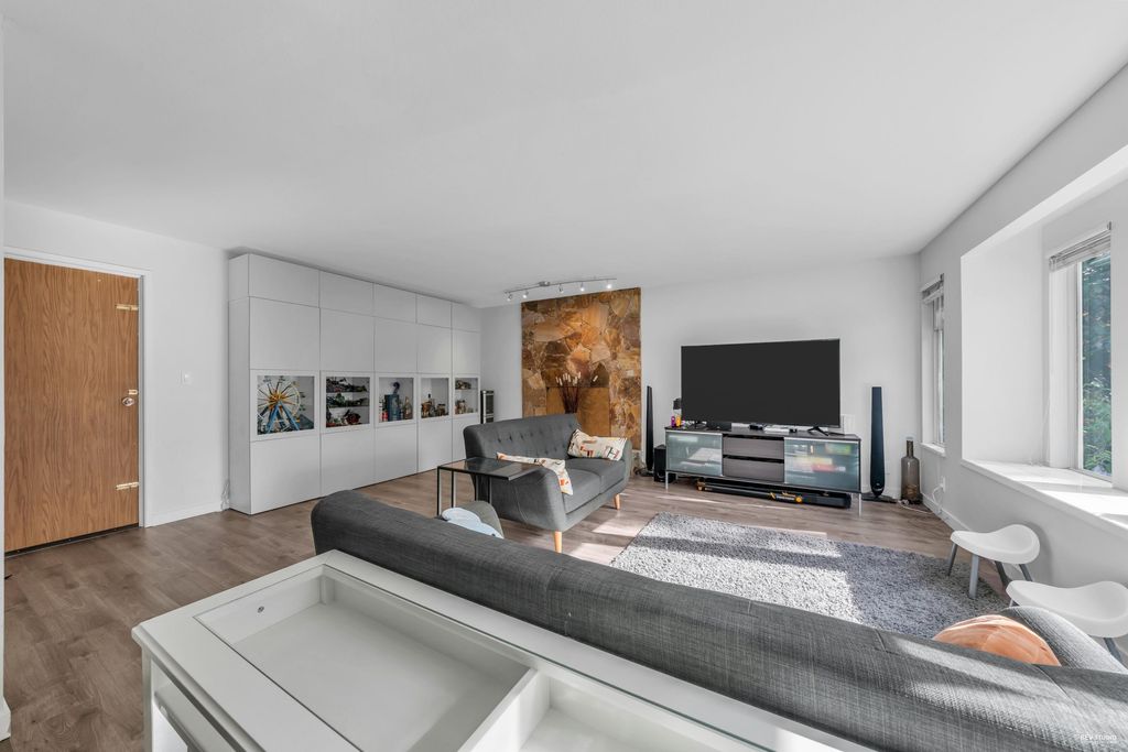 listing image 1103746485844625845