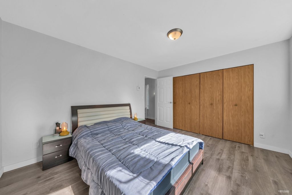 listing image 1103663079104598088