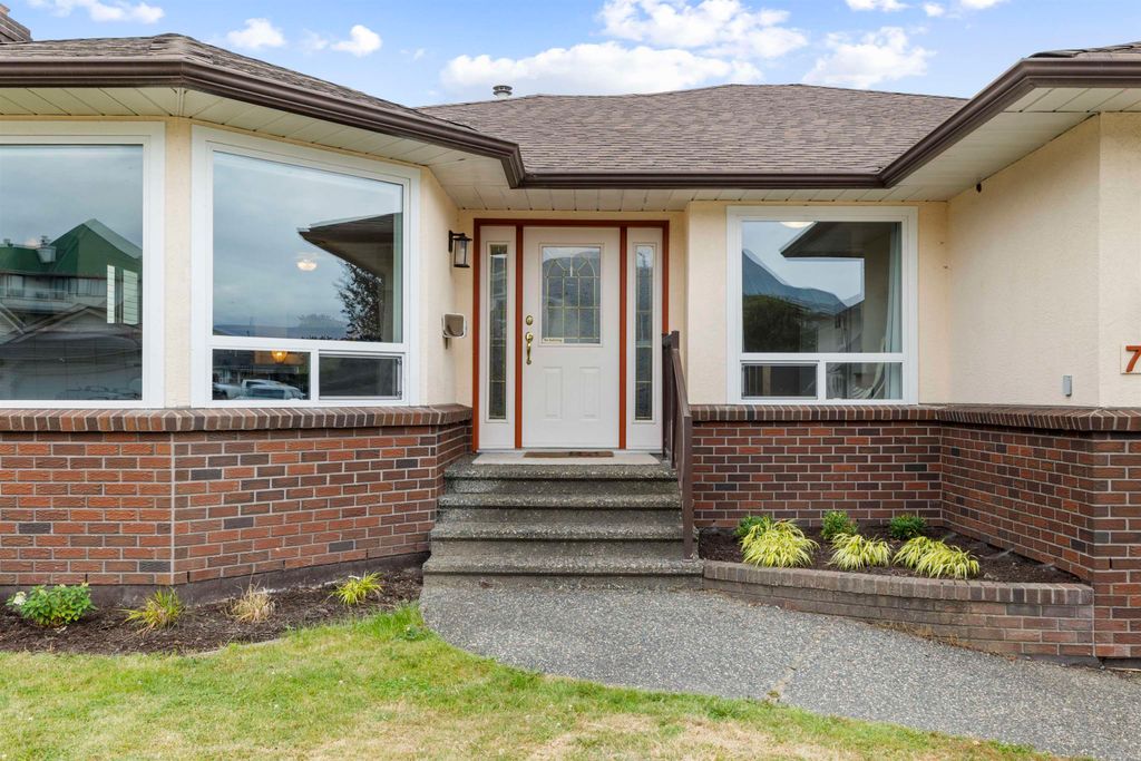 Photo of 7601 Sapphire Drive, Chilliwack, BC V2R 3A7 (MLS # R3148365)