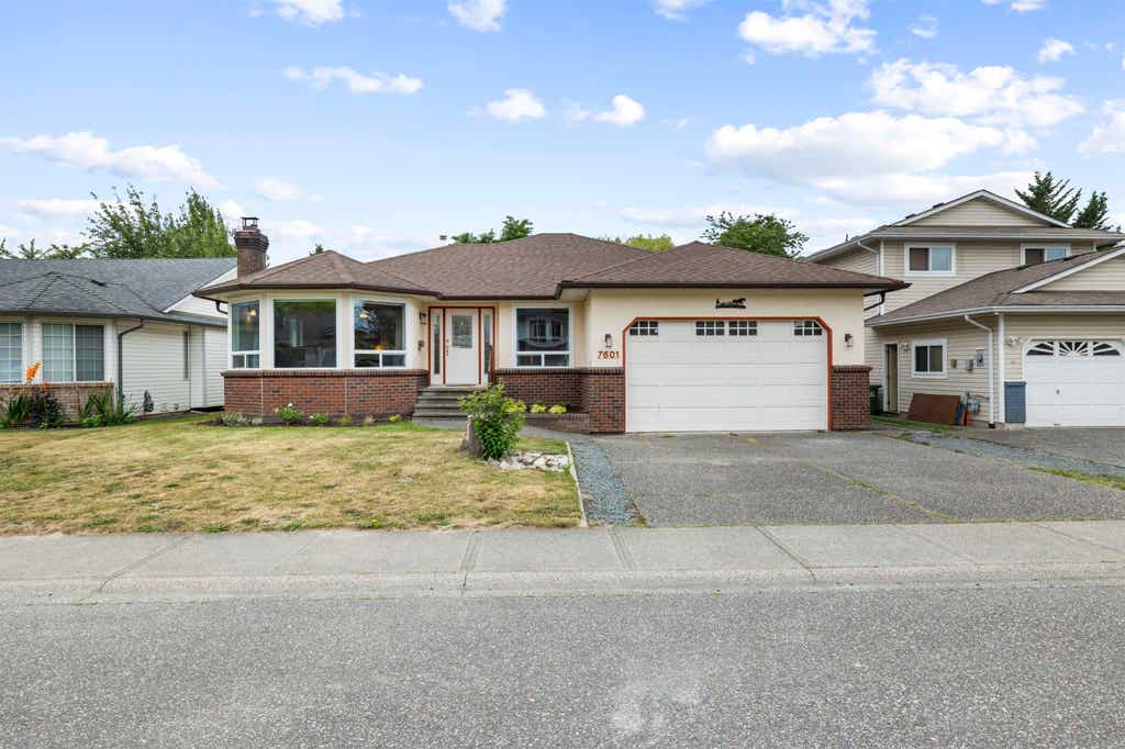 Photo of 7601 Sapphire Drive, Chilliwack, BC V2R 3A7 (MLS # R3148365)