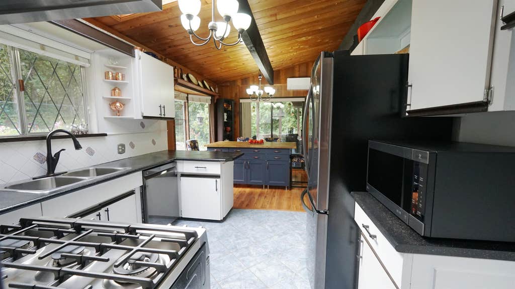 Photo of 25855 112 Avenue, Maple Ridge, BC V2W 1H1 (MLS # R3149929)