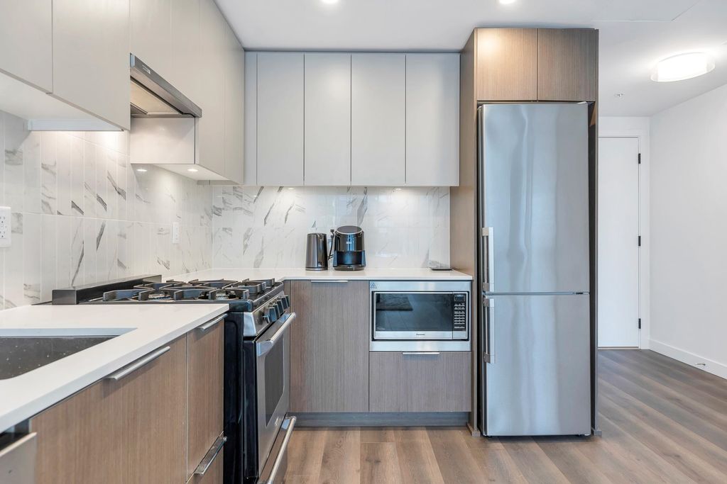 listing image 1101819110330615745