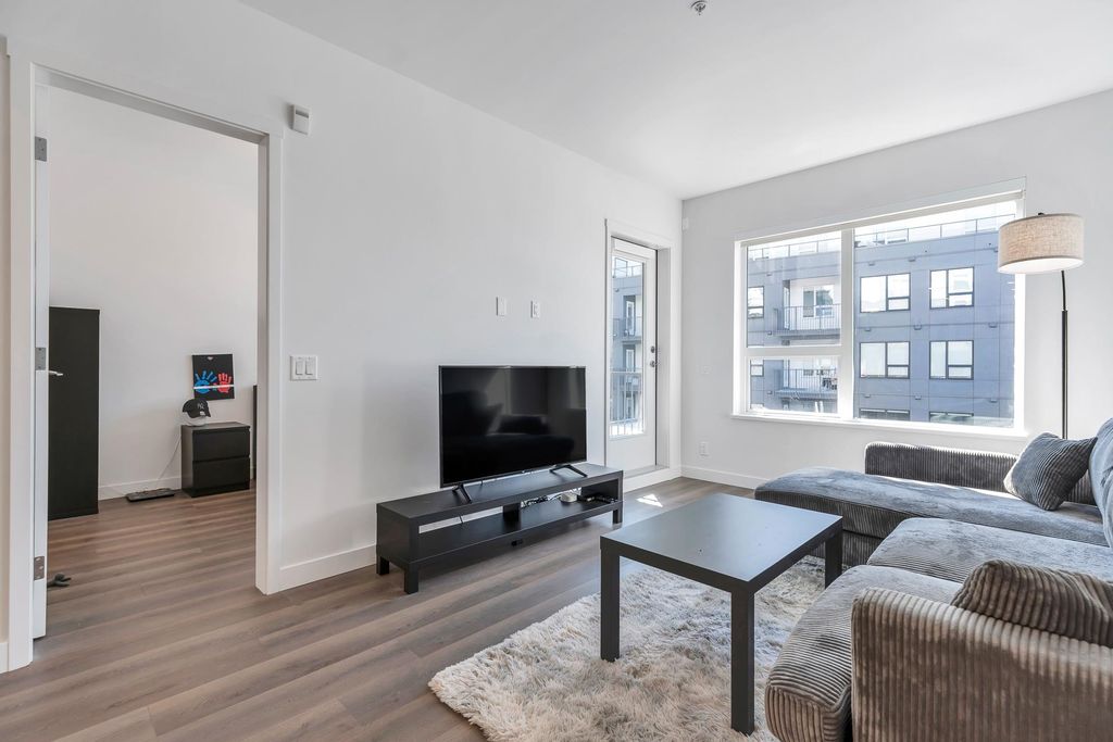 listing image 1103036549430646912