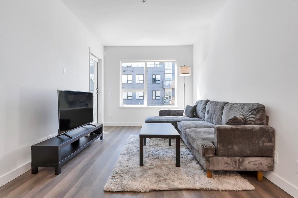 listing image 1100766575238519496