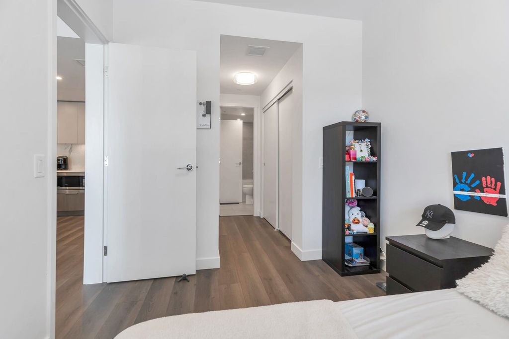 listing image 1101321894924841924