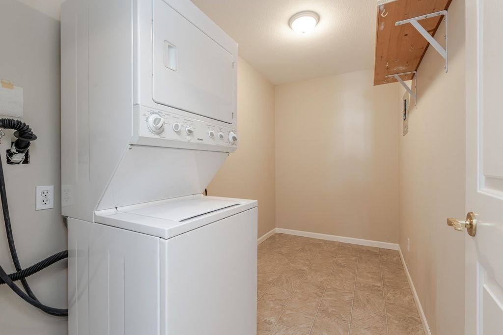 listing image 1109644953696020351