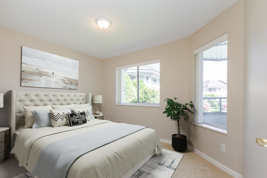 listing image 1101685343353792063