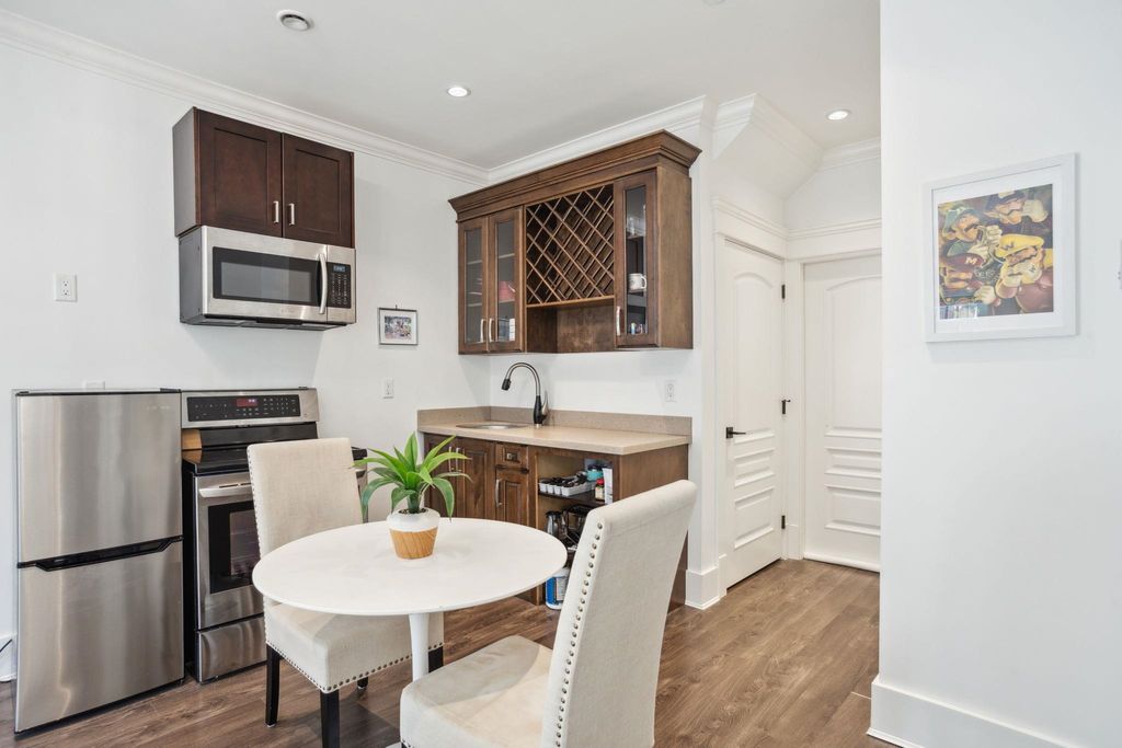 listing image 1103010122587608812