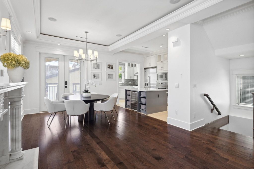 listing image 1105960389206494708