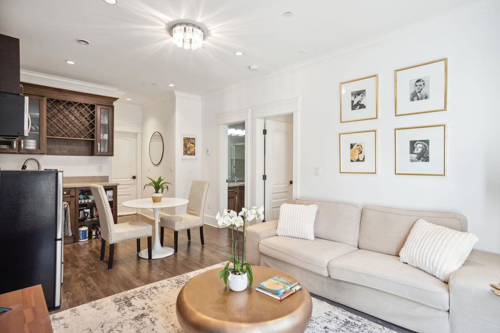 listing image 1109053359753698543