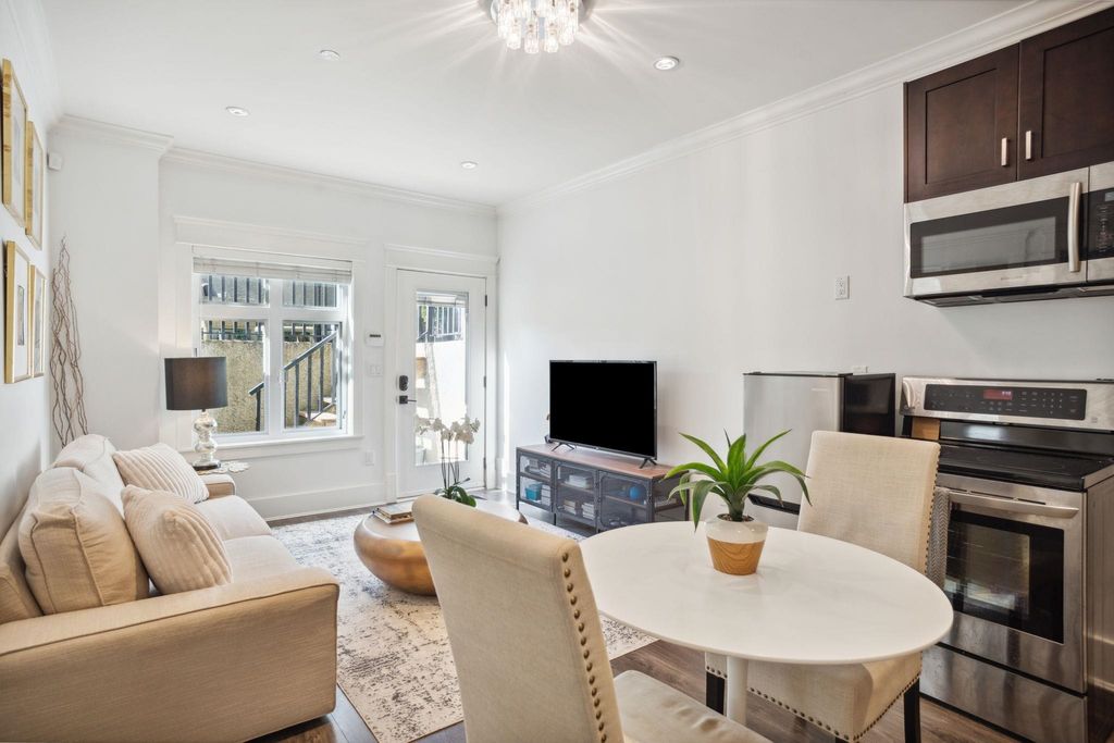 listing image 1100845920105027496
