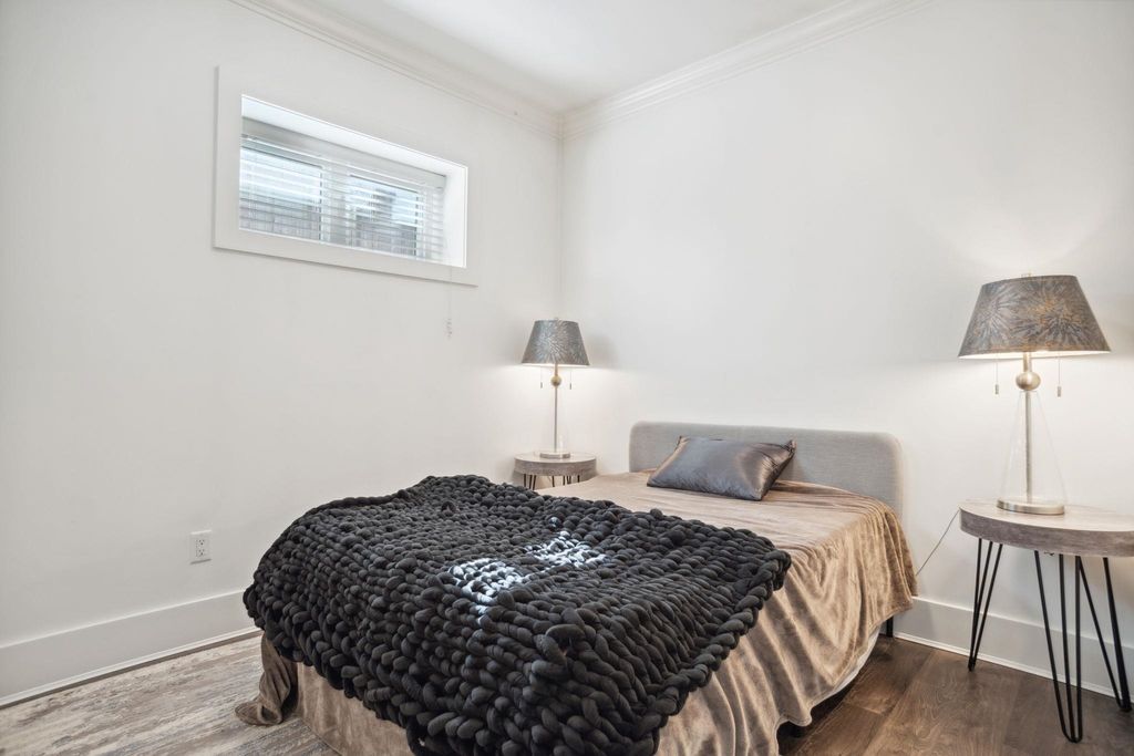 listing image 1100684748762539168