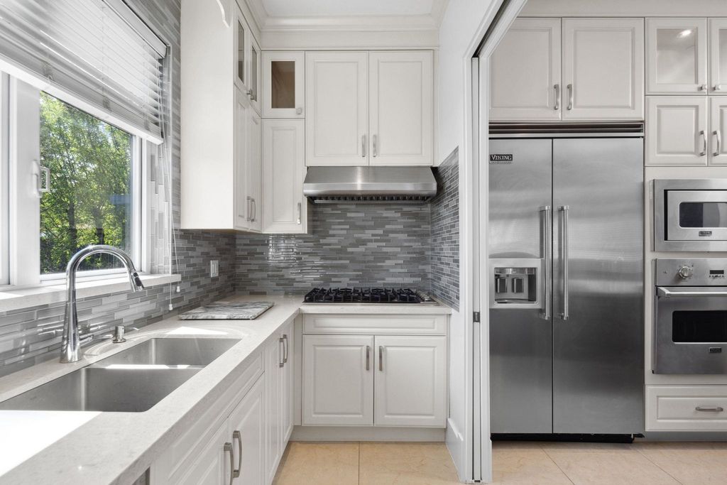 listing image 1104143050587575197