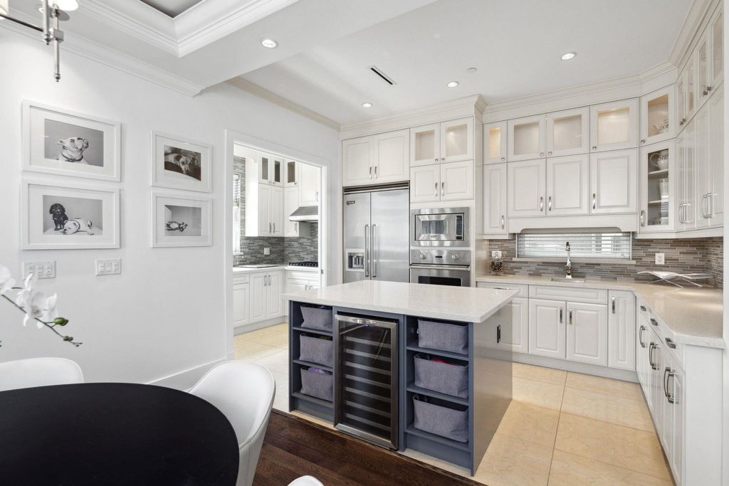 listing image 1104321229912699390