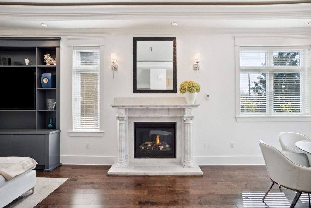 listing image 1106206235642331159