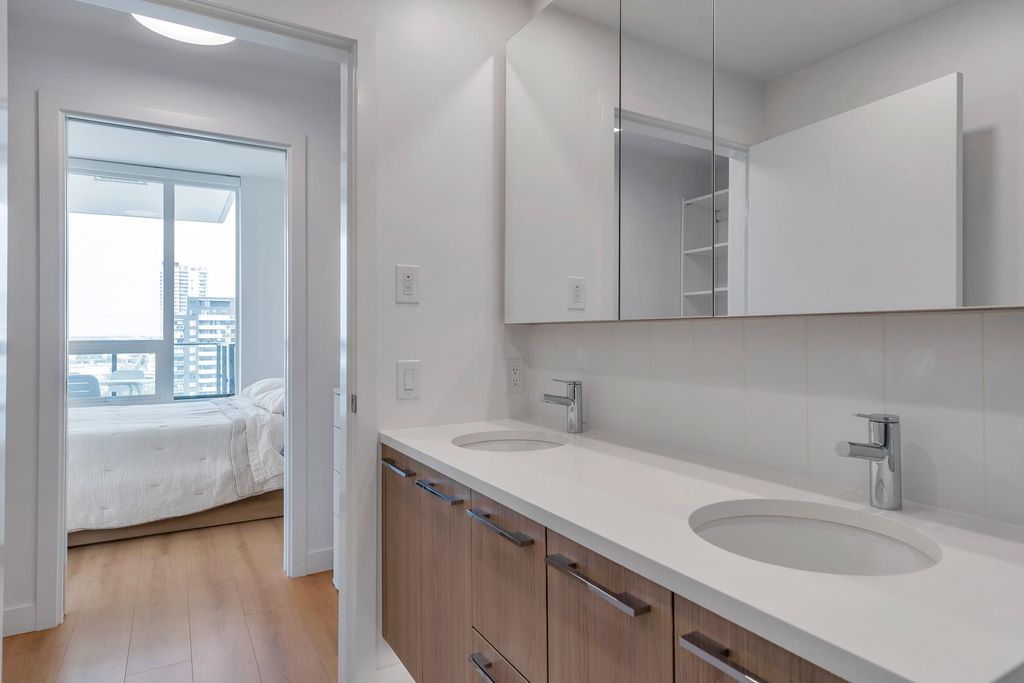 listing image 1104560552985455720
