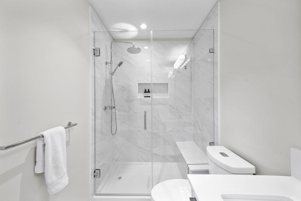 listing image 1105432704817370482