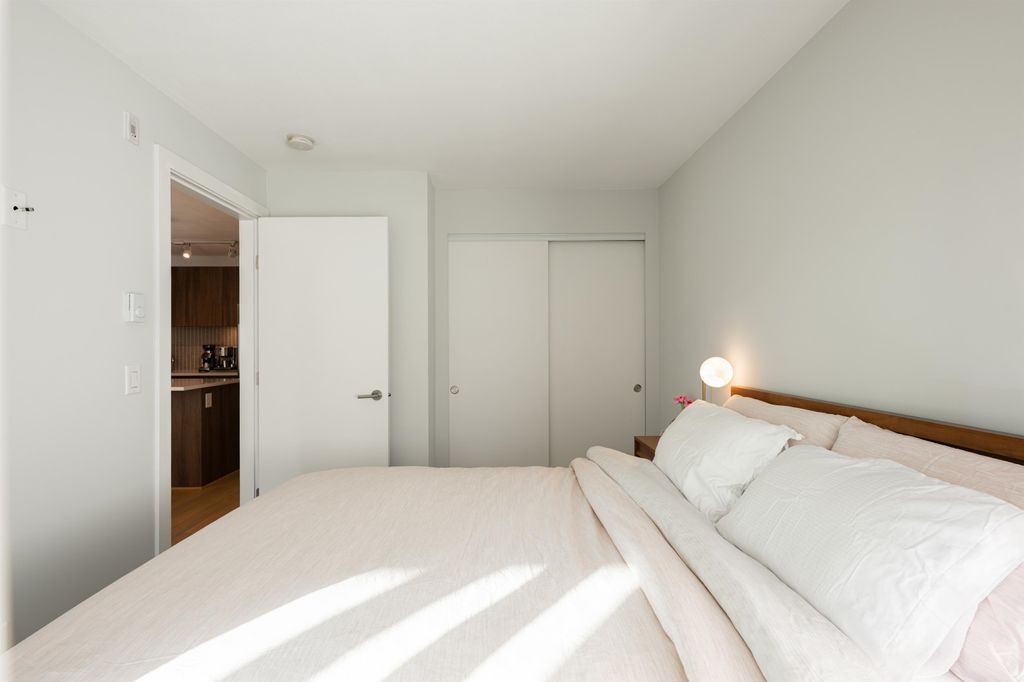 listing image 1101543495629955075