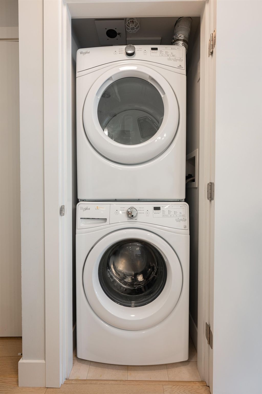 listing image 1107987355139378811