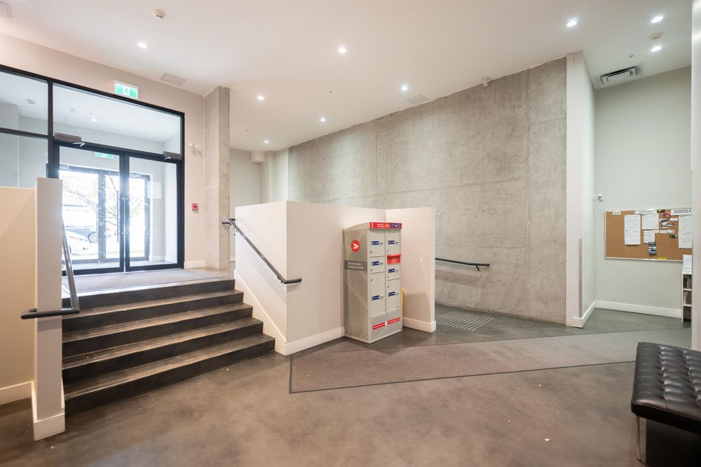 listing image 1102580186873673752