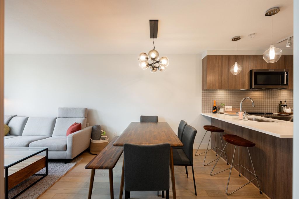 listing image 1100132261084885995