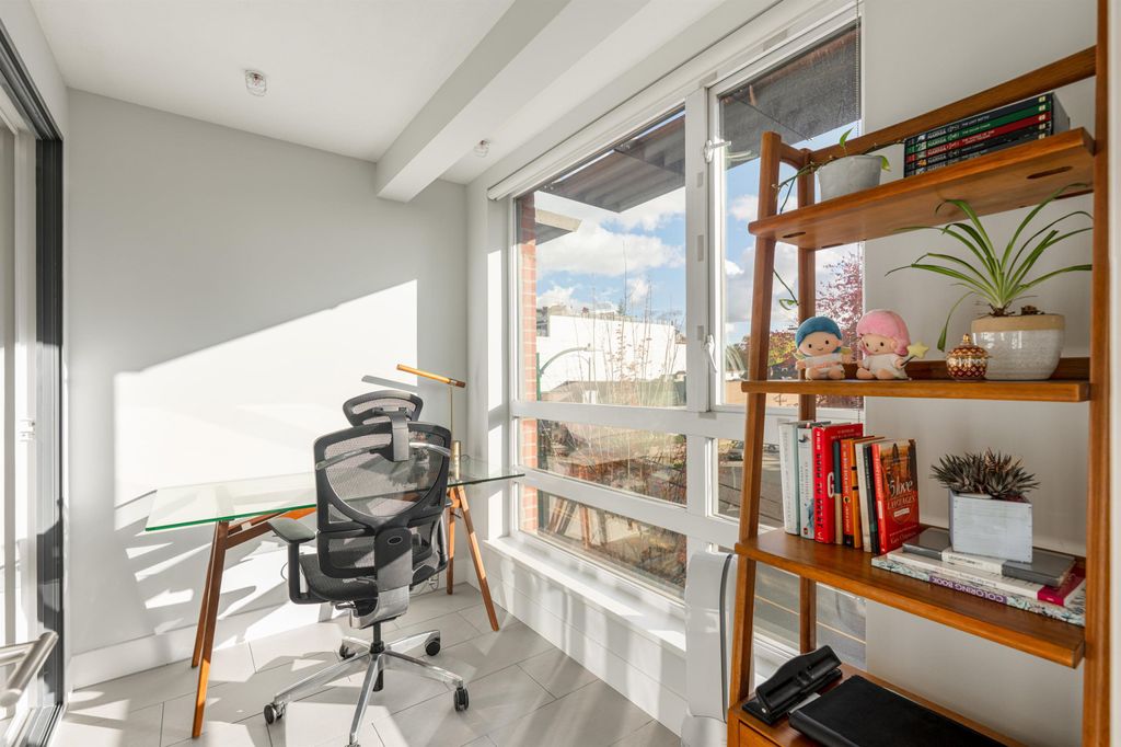 listing image 1101757686953343872