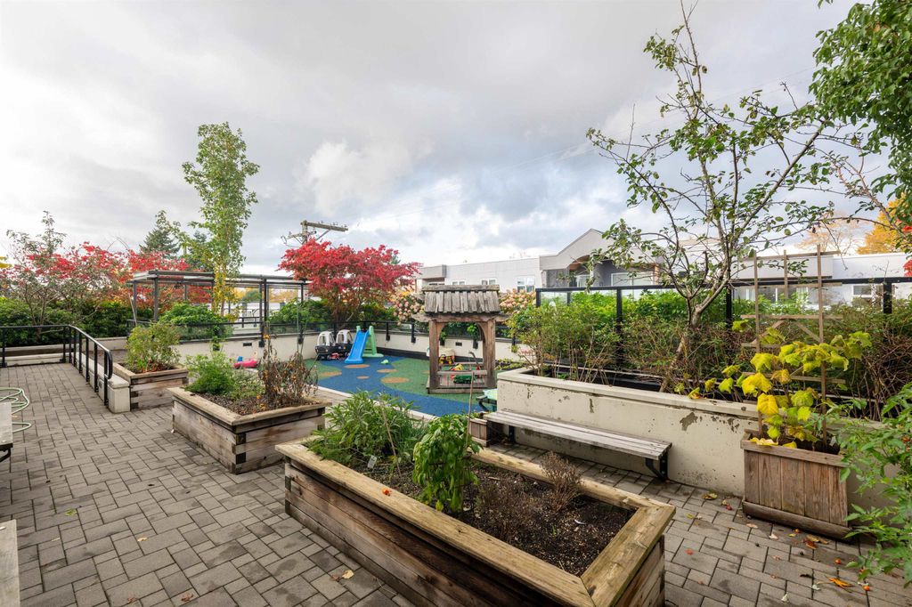 listing image 1102748015393561446