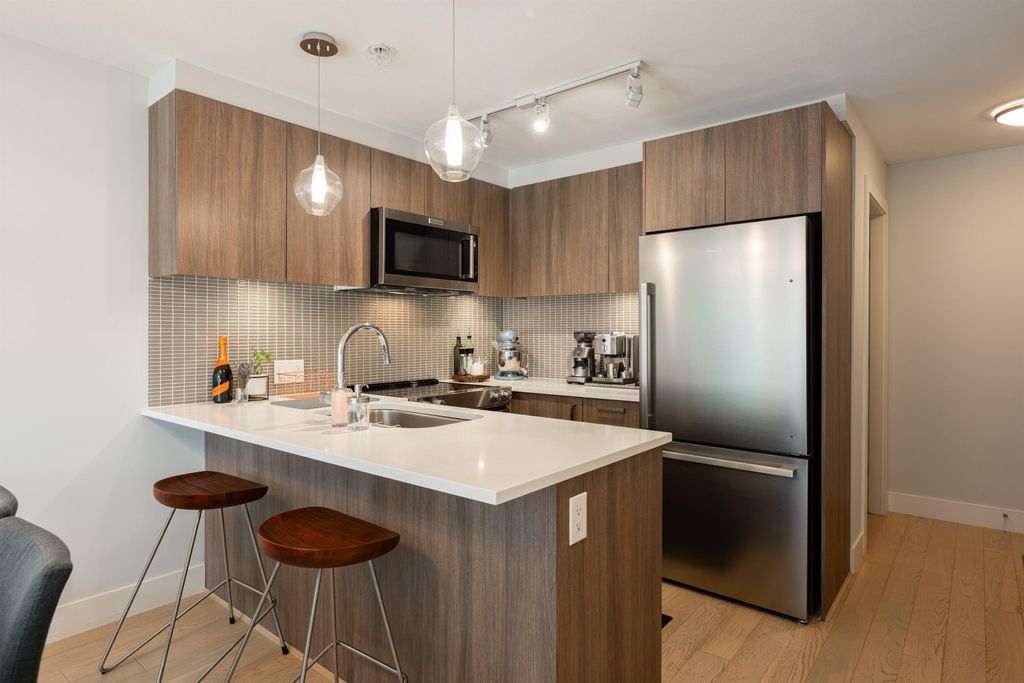 listing image 1109715169437394145