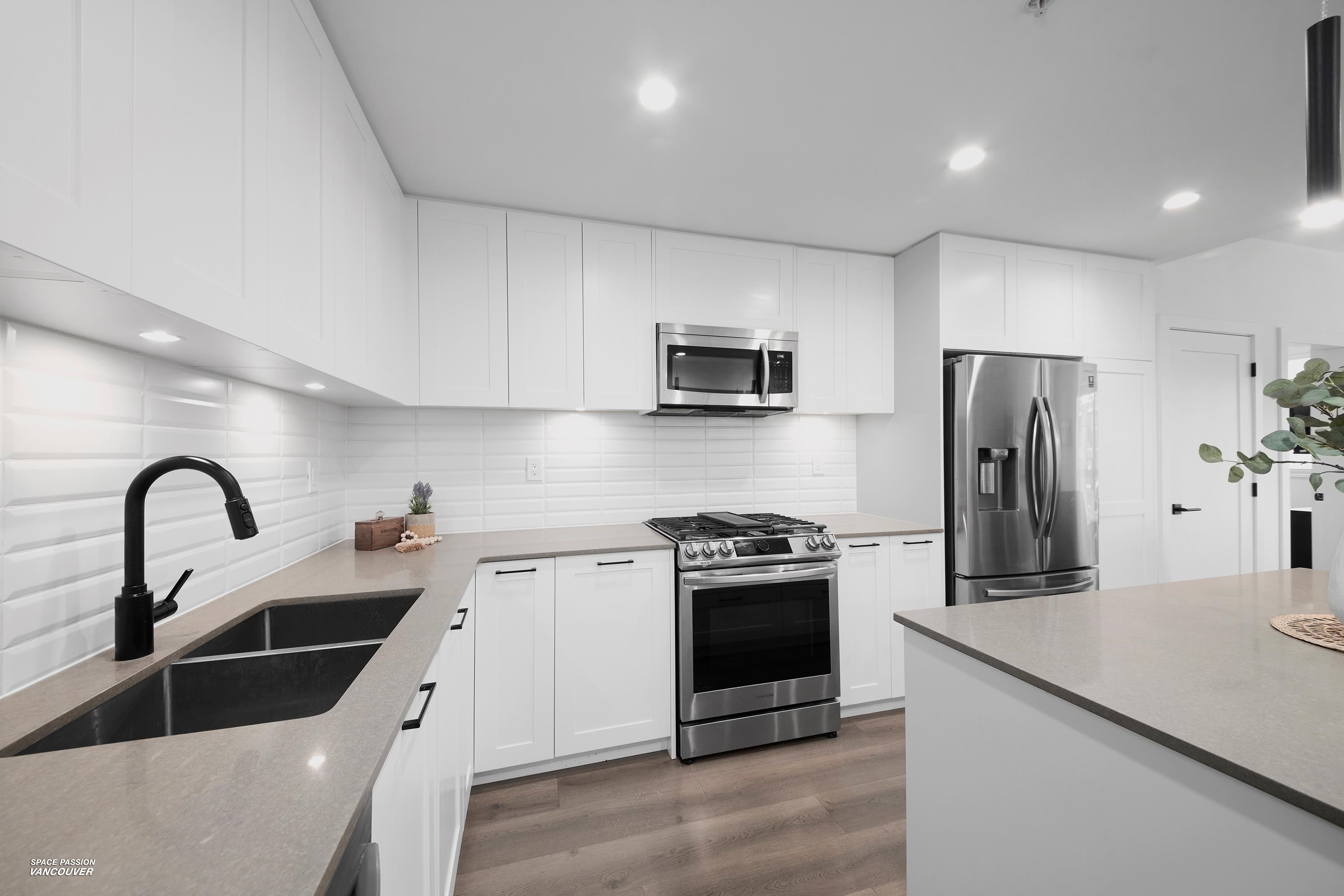 20018 83a Avenue A206