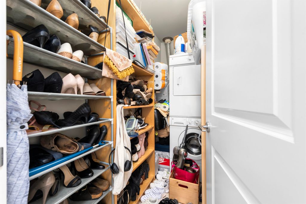 listing image 1106502411989143840