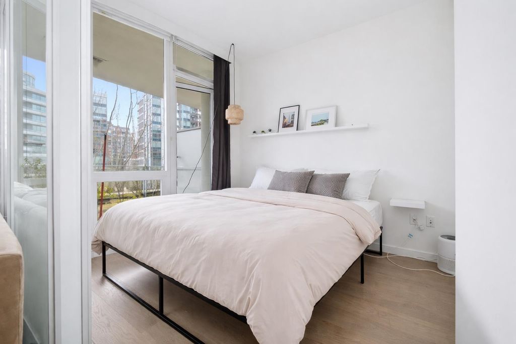 listing image 1102009785777081562