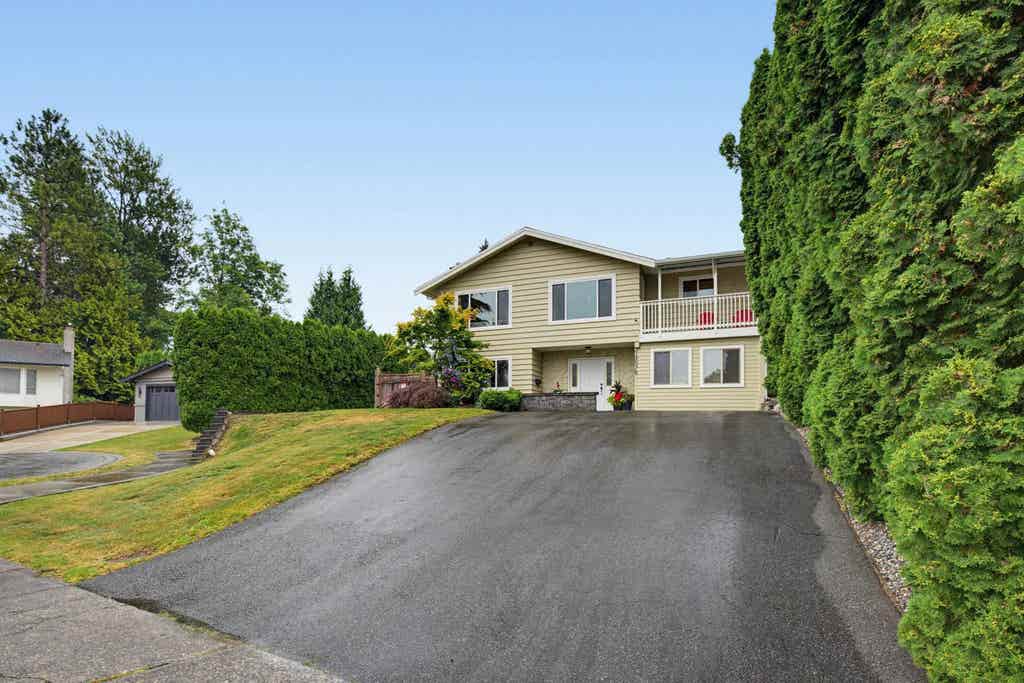 Photo of 19978 50a Avenue, Langley, BC V3A 6S1 (MLS # R3140186)