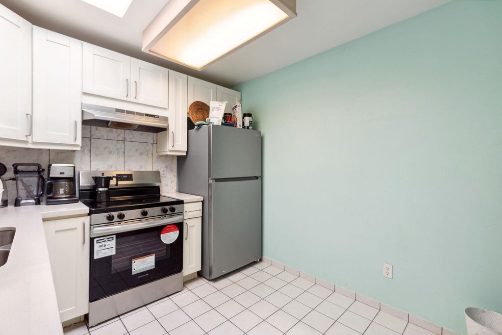 listing image 1102863705604936967
