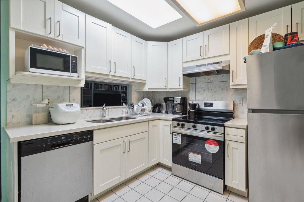 listing image 1104663810917616733