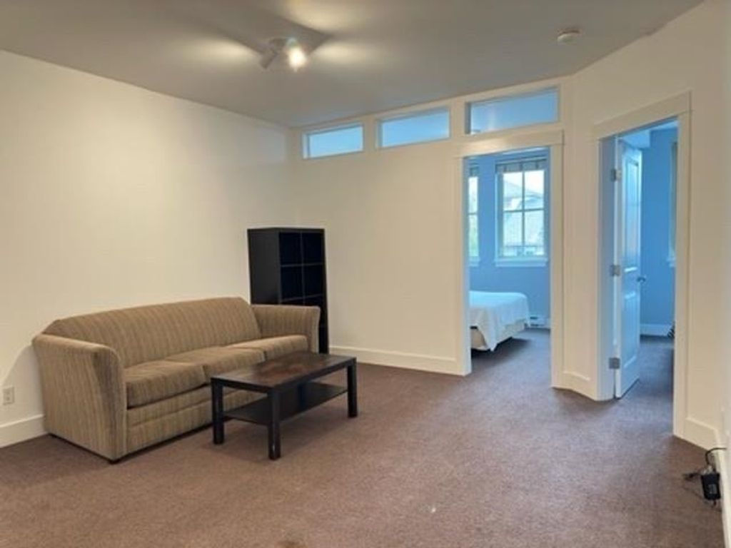 listing image 1103196171263472156