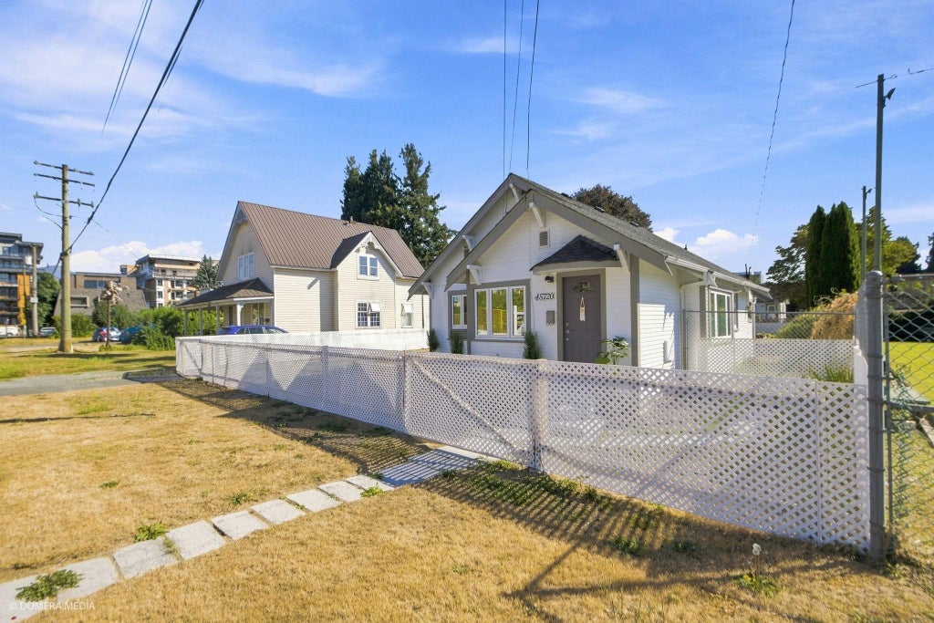 Photo of 45720 Princess Avenue, Chilliwack, BC V2P 2B6 (MLS # R3165642)