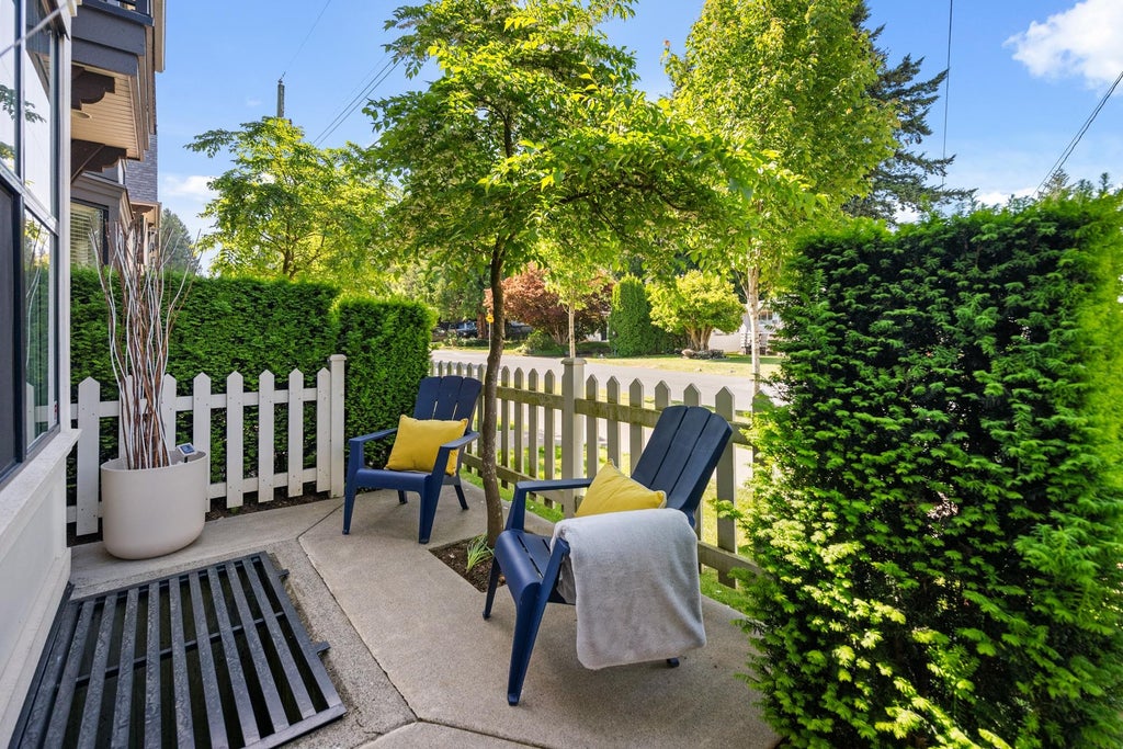 Photo of 33460 Lynn Avenue #25, Abbotsford, BC V2S 0H6 (MLS # R3152324)