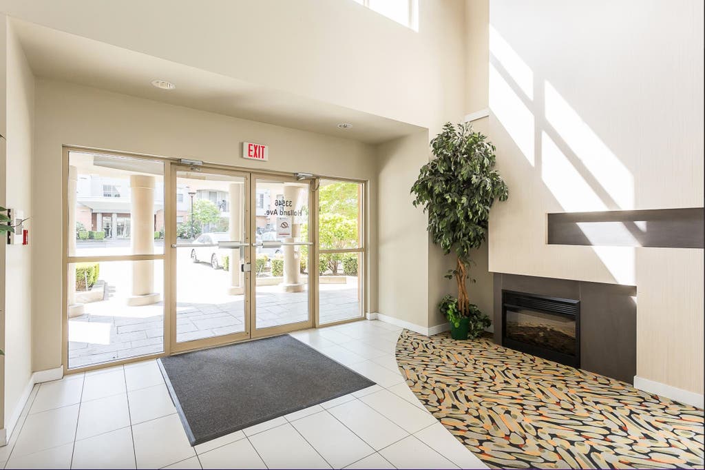 Photo of 33546 Holland Avenue #301, Abbotsford, BC V2S 0C1 (MLS # R3123931)