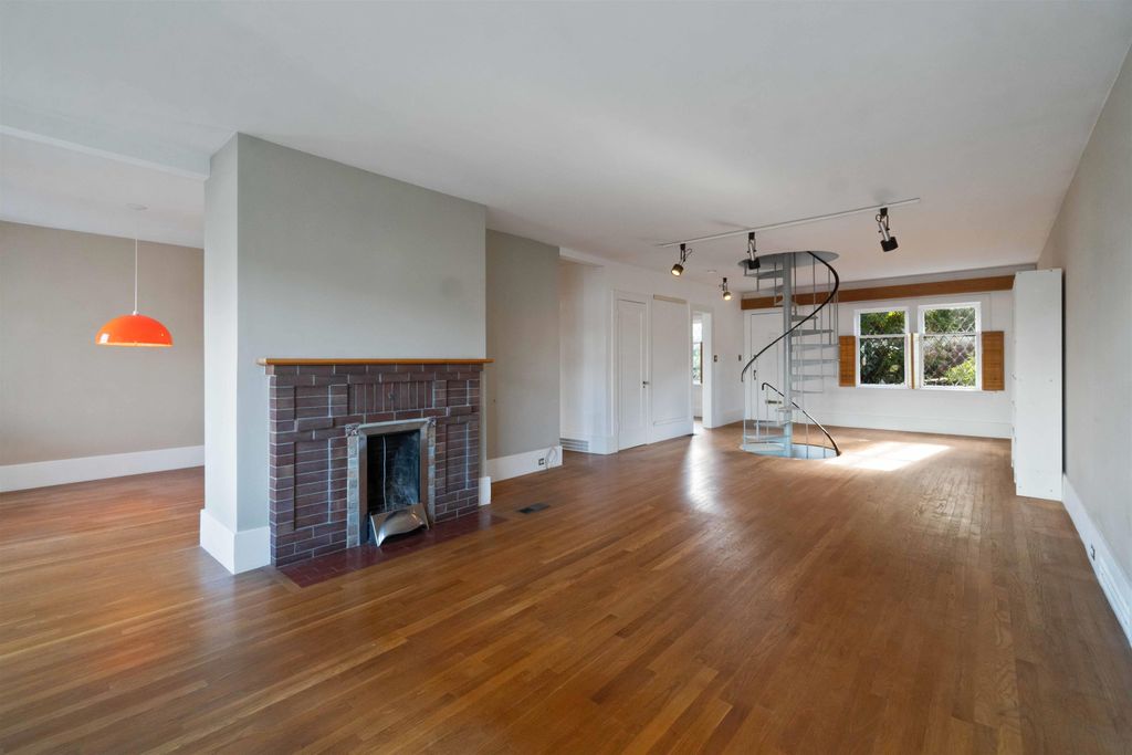 listing image 1103835916497422567