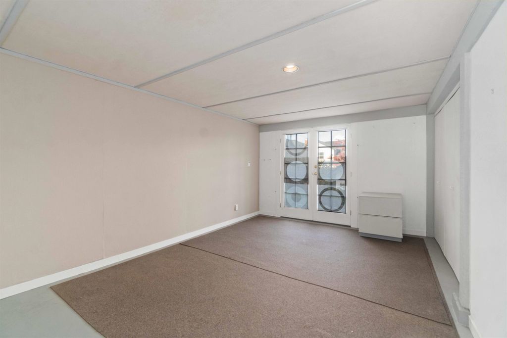 listing image 1102950479153464894