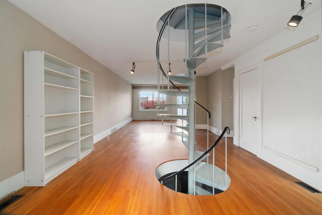 listing image 1104712563460003178