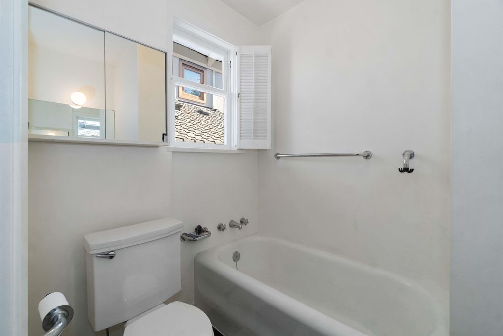 listing image 1102770645002350339