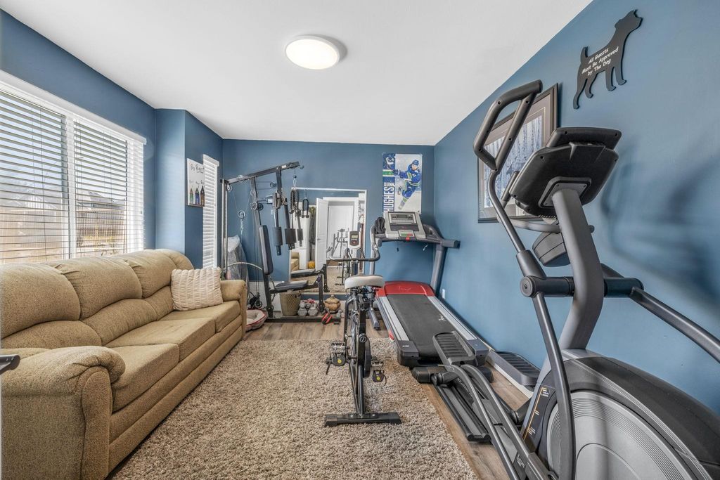listing image 1106040856724881601